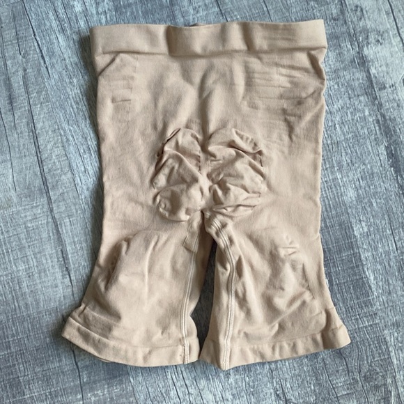 NWOB SKIMS SCULPTING SHORT MID THIGH - Picture 3 of 7